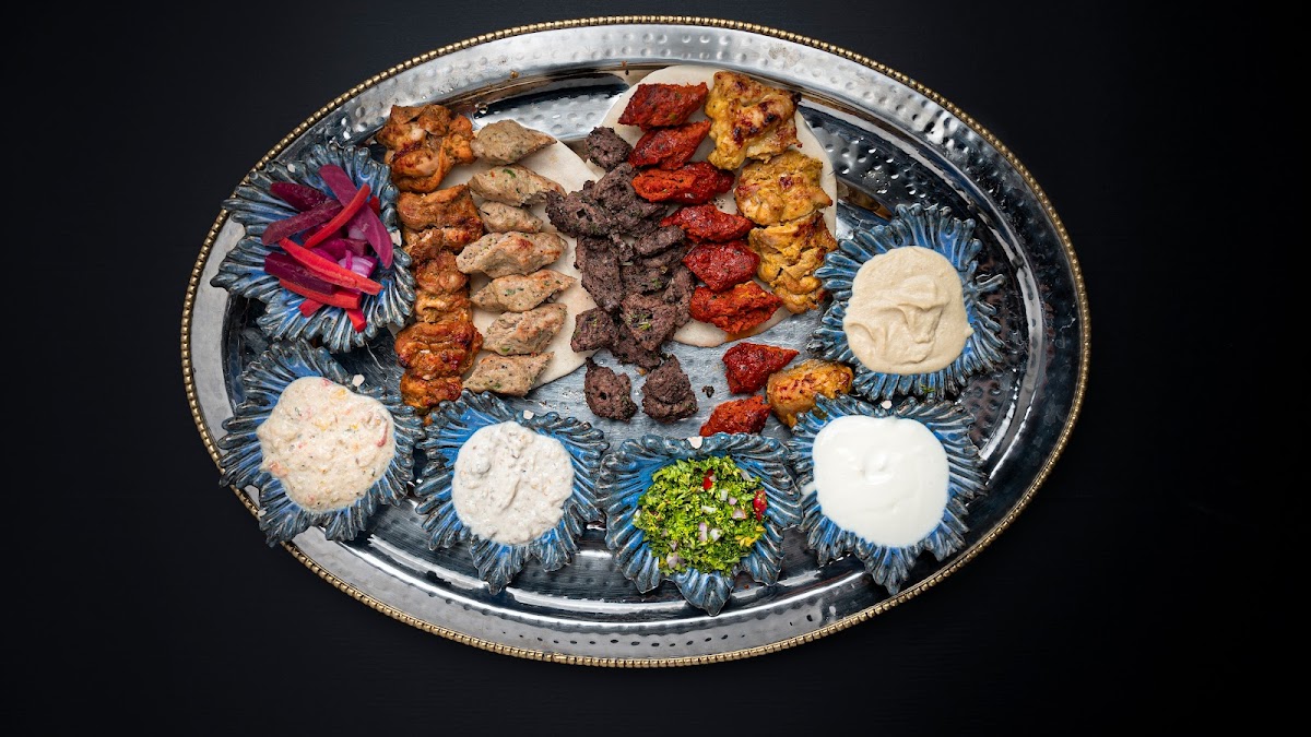 Grand Entree photo 2