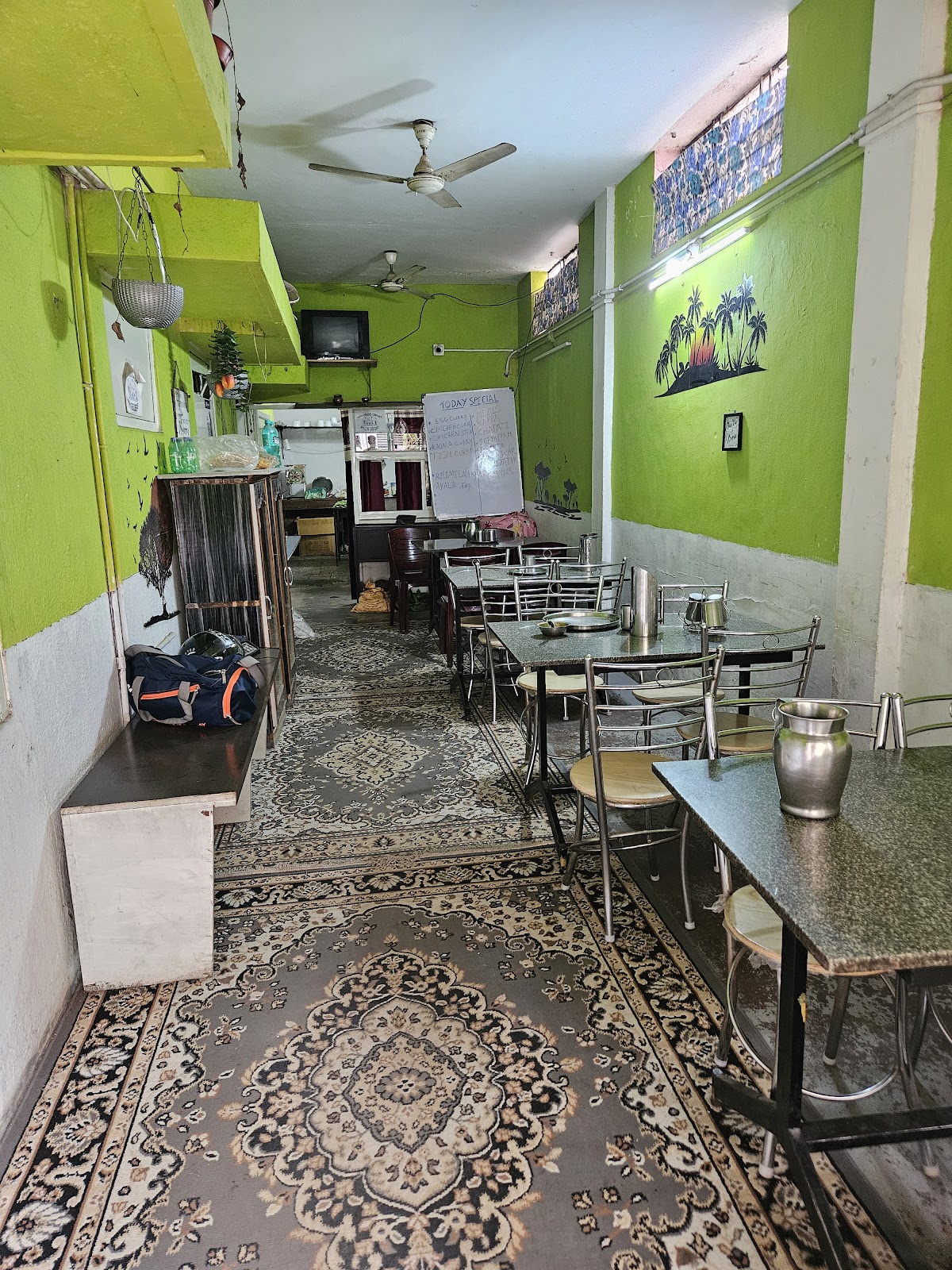 Kuttanadan Kerala Hotel & Mess (Hotel Tharavadu)