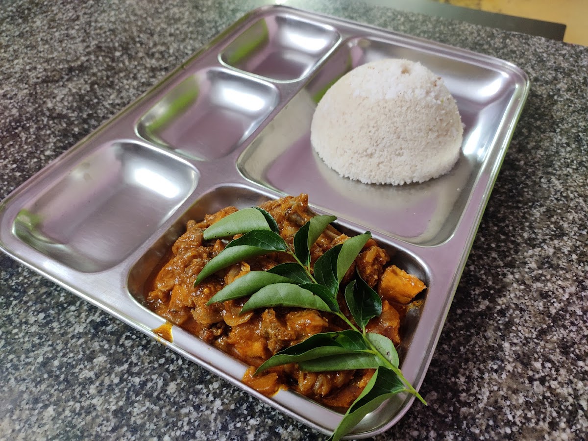 Kuttanadan Kerala Hotel & Mess (Hotel Tharavadu) photo 2